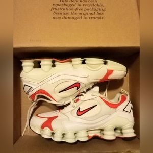 NIKE NOVA SHOCKS SIZE 8.5